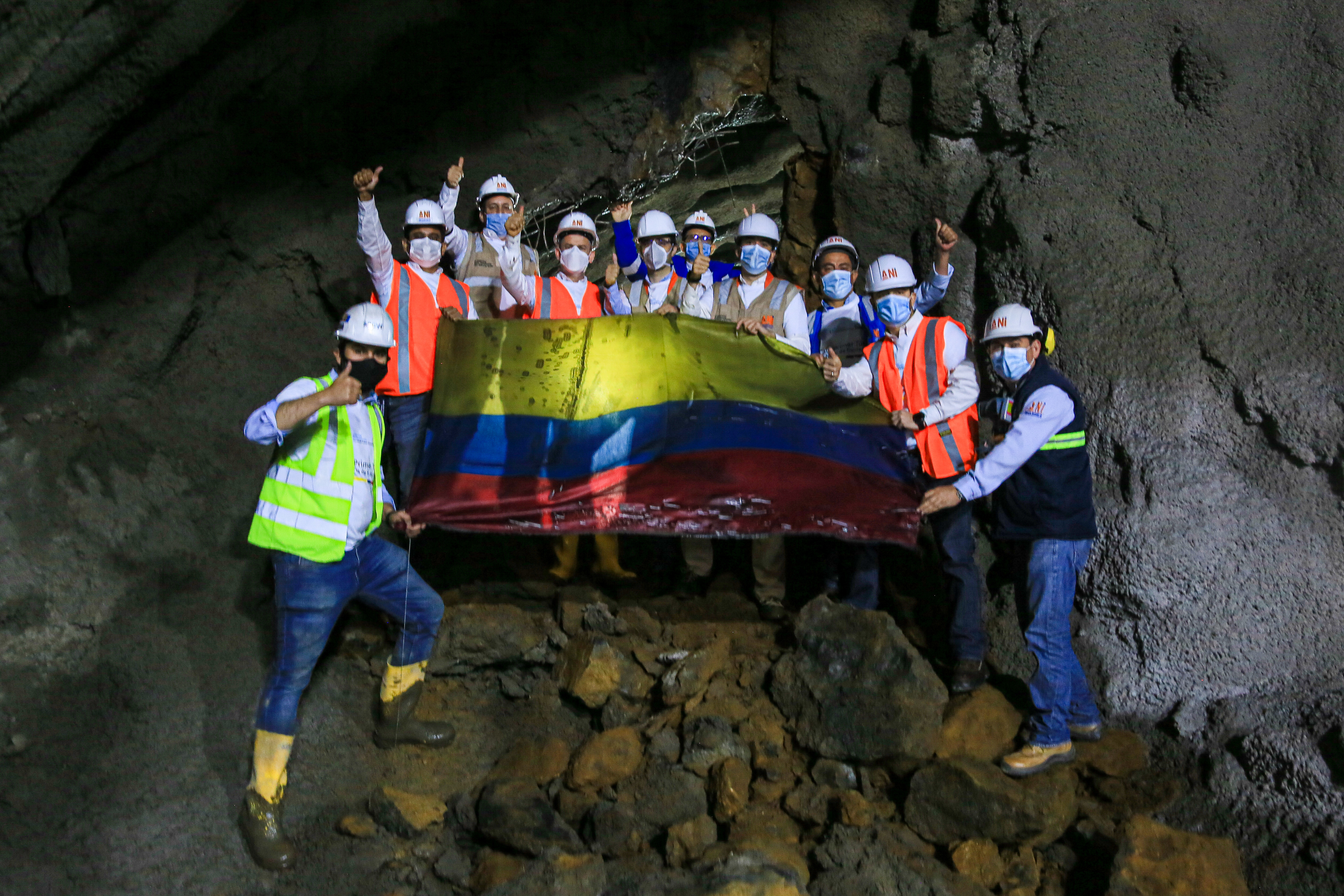 EL TÚNEL DE PAMPLONA LOGRA EL CALE Y TRAS SU PUESTA EN OPERACIÓN SE BENEFICIARÁN MÁS DE 900.000 HABITANTES DE LA REGIÓN EL TÚNEL DE PAMPLONA LOGRA EL CALE Y TRAS SU PUESTA EN OPERACIÓN SE BENEFICIARÁN MÁS DE 900.000 HABITANTES DE LA REGIÓN