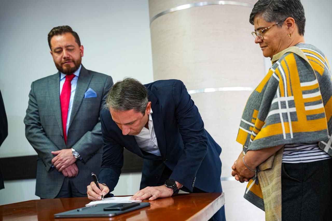 Consolidamos un hito clave para la movilidad con la firma del Acta de Inicio para la ampliación de la Autopista Norte en el proyecto Accesos Norte Fase II Consolidamos un hito clave para la movilidad con la firma del Acta de Inicio para la ampliación de la Autopista Norte en el proyecto Accesos Norte Fase II