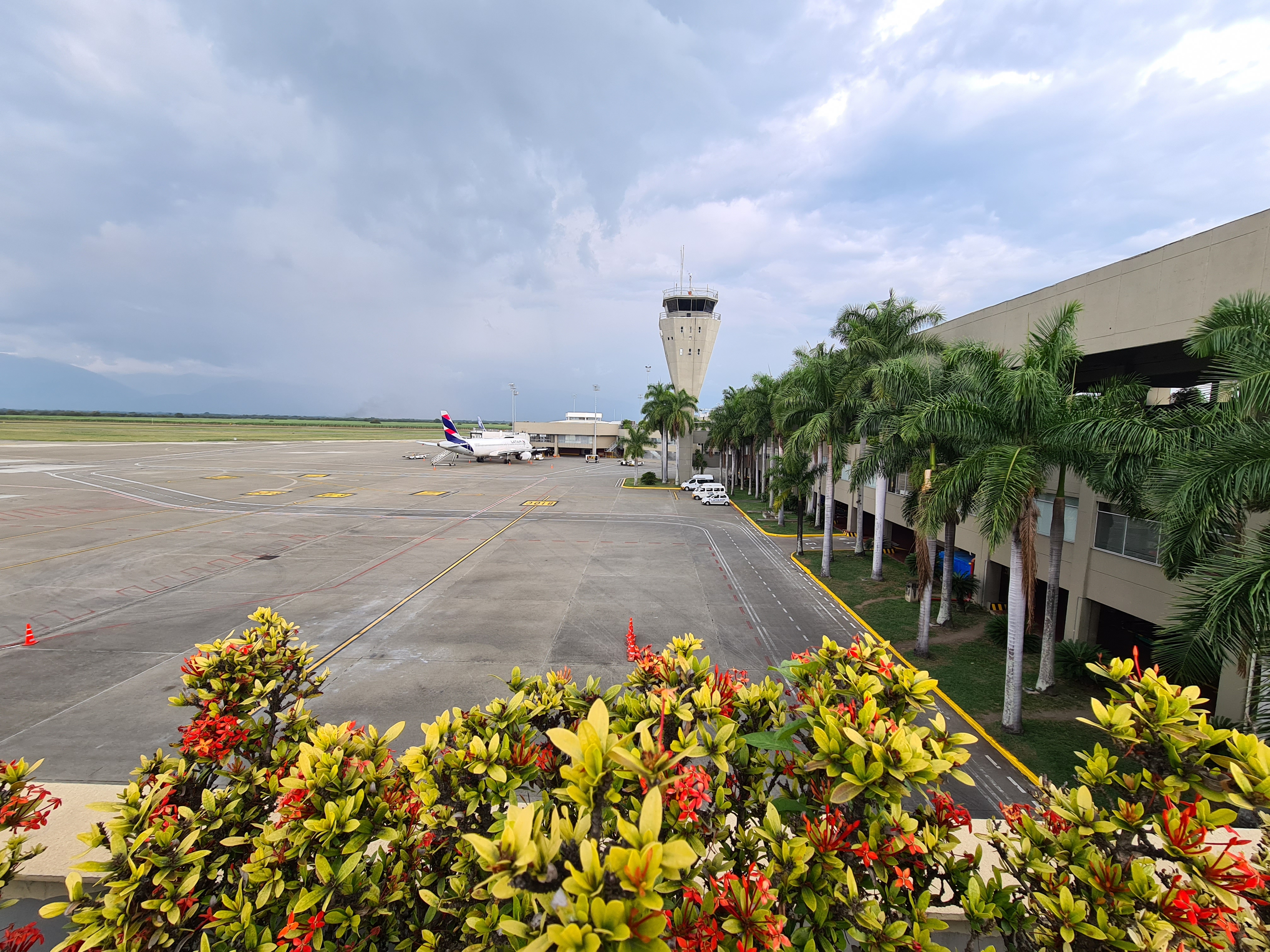 ANI avanzará en la suscripción de la prórroga del contrato de concesión de Aeropuerto Alfonso Bonilla Aragón que sirve a la ciudad de Cali ANI avanzará en la suscripción de la prórroga del contrato de concesión de Aeropuerto Alfonso Bonilla Aragón que sirve a la ciudad de Cali