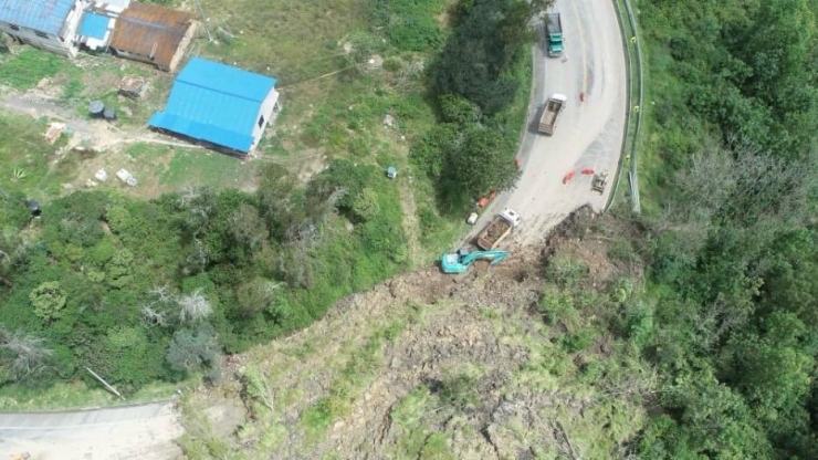 Cierre total de la vía Bogotá–Villavicencio por deslizamiento de material Cierre total de la vía Bogotá–Villavicencio por deslizamiento de material