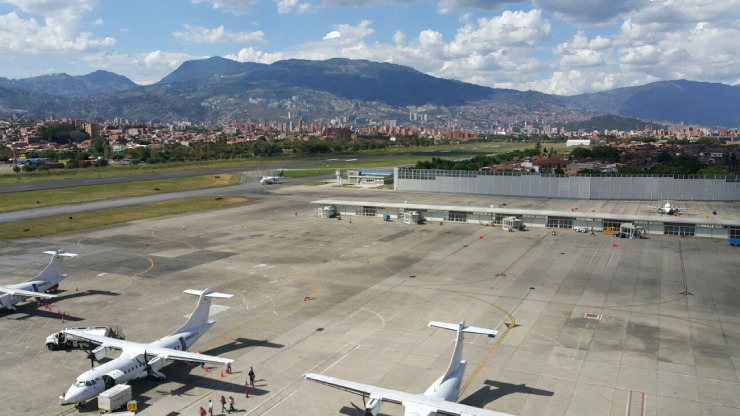 En firme autorización de la zona primaria aduanera del aeropuerto Olaya Herrera de Medellín En firme autorización de la zona primaria aduanera del aeropuerto Olaya Herrera de Medellín