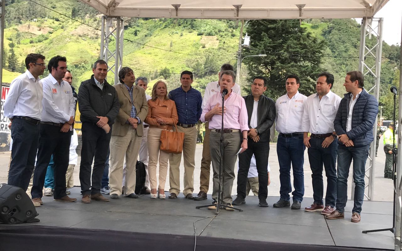 Con la presencia del presidente Santos, se firmó contrato de la Autopista 4G Cúcuta - Pamplona Con la presencia del presidente Santos, se firmó contrato de la Autopista 4G Cúcuta - Pamplona