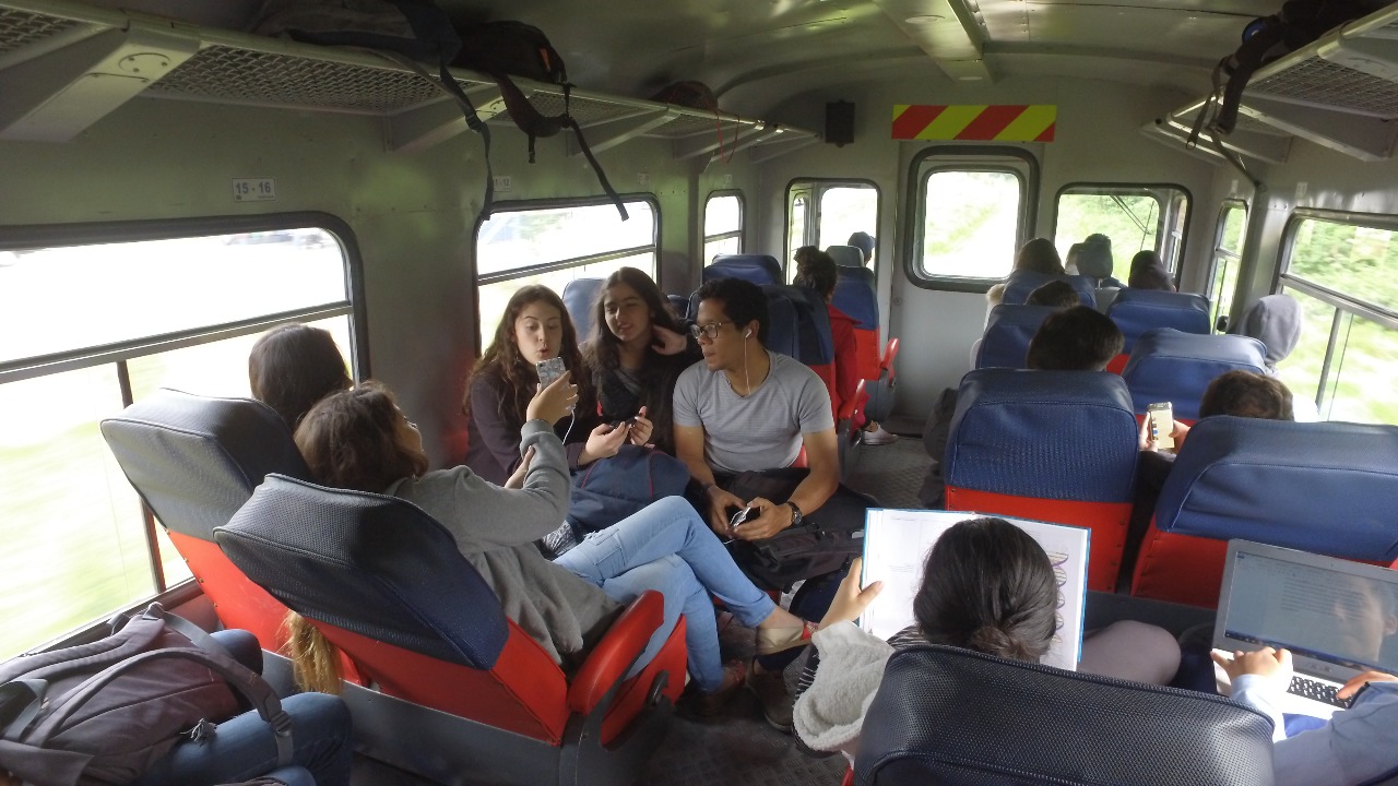 En Colombia cada año cerca de 670 mil personas usan el tren como medio de transporte En Colombia cada año cerca de 670 mil personas usan el tren como medio de transporte