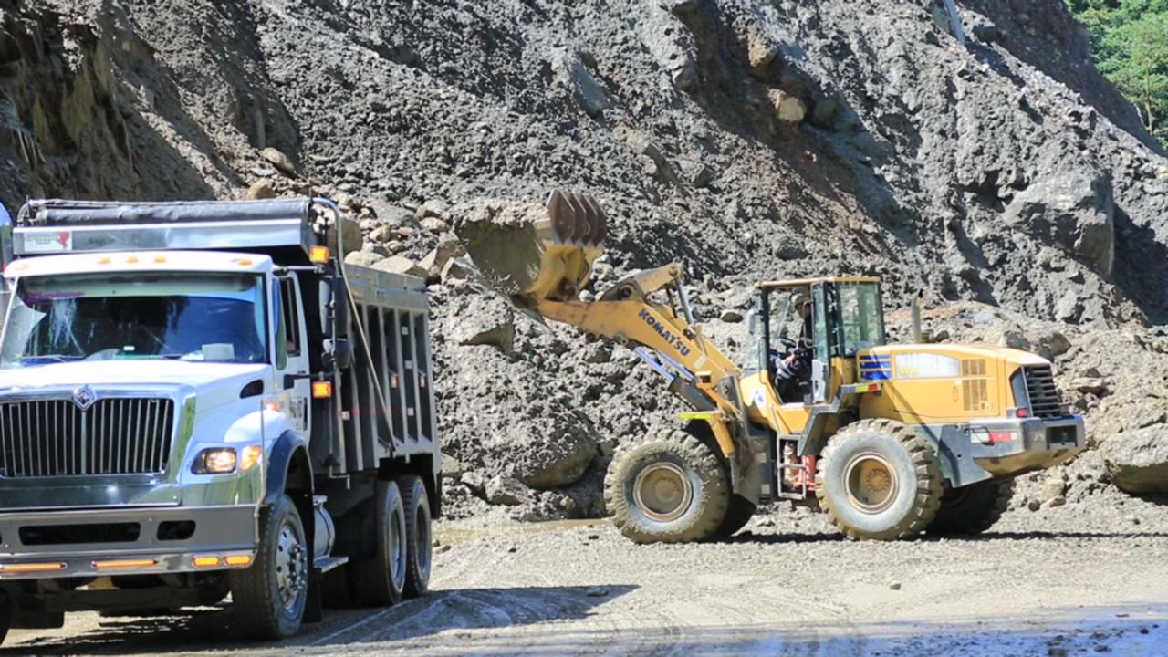 Más de 3.500 metros cúbicos de material se remueven al día en el km58 de la vía Bogotá - Villavicencio Más de 3.500 metros cúbicos de material se remueven al día en el km58 de la vía Bogotá - Villavicencio