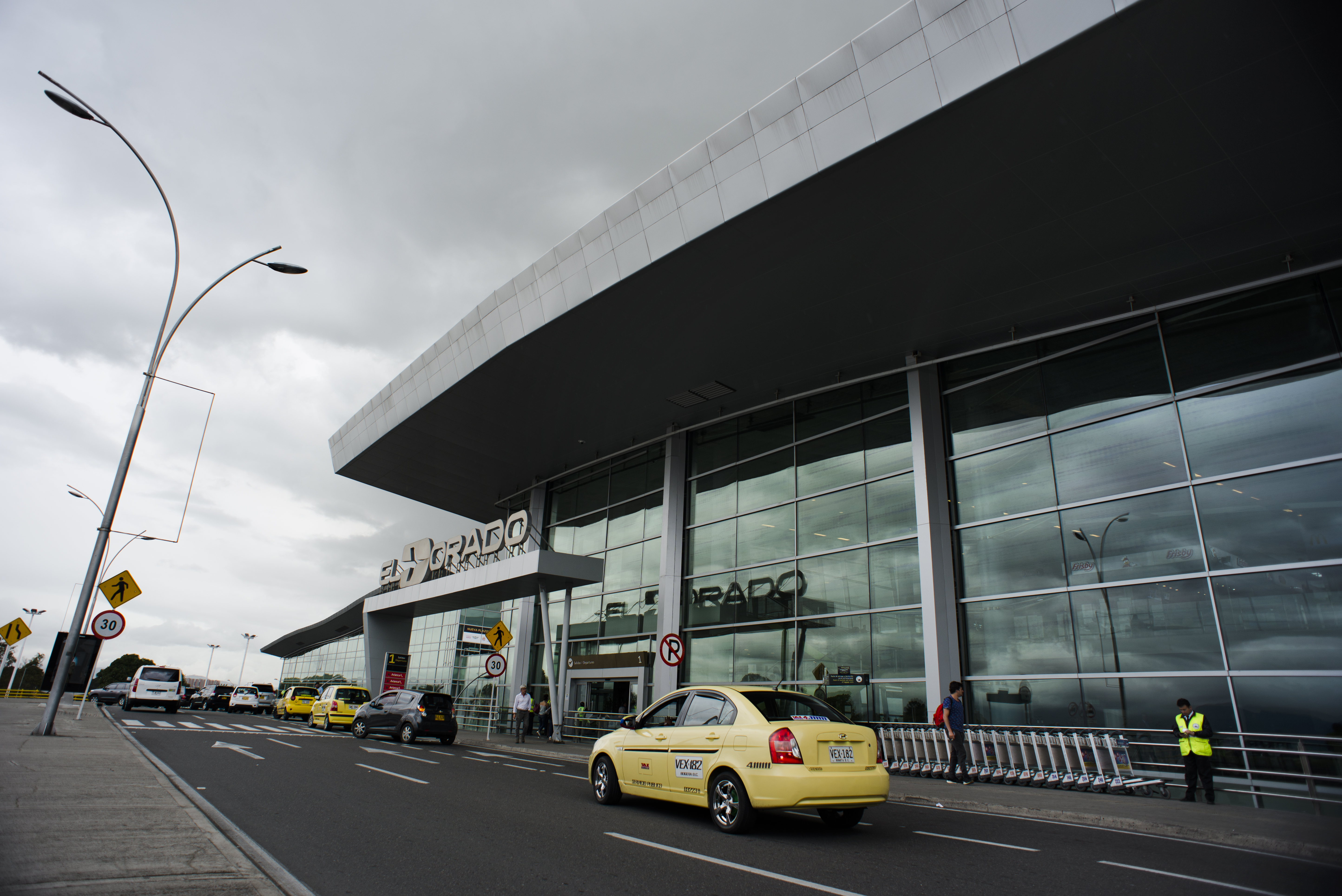ANI gestionó y supervisó el desembolso de $903.523 millones en contraprestaciones aeroportuarias por el contrato de concesión del aeropuerto El Dorado de Bogotá en el 2024 ANI gestionó y supervisó el desembolso de $903.523 millones en contraprestaciones aeroportuarias por el contrato de concesión del aeropuerto El Dorado de Bogotá en el 2024