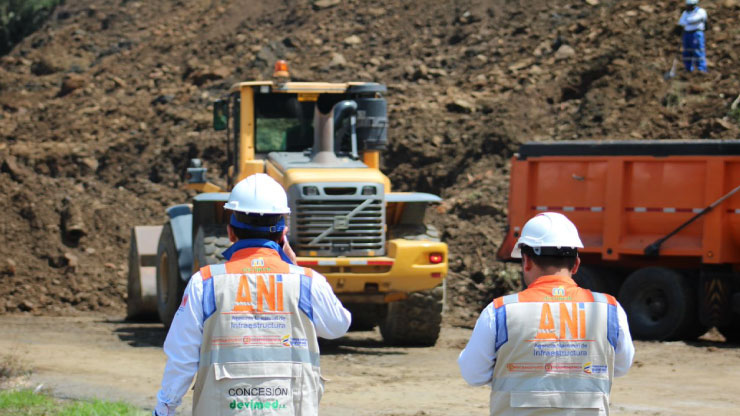 Reinician labores de remoción y búsqueda en autopista Medellín - Bogotá Reinician labores de remoción y búsqueda en autopista Medellín - Bogotá