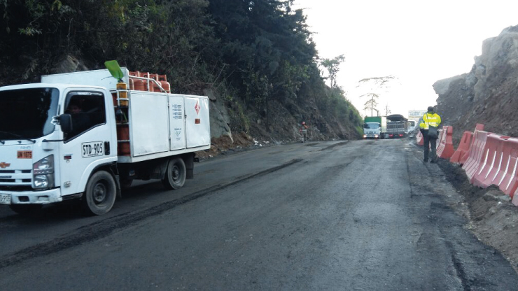 Habilitan autopista Medellín - Bogotá durante las 24 horas del día Habilitan autopista Medellín - Bogotá durante las 24 horas del día