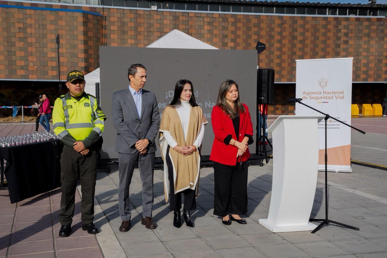 ANI pondrá en marcha medidas que garanticen a los usuarios movilizarse con total seguridad y eficiencia por las vías concesionadas durante la temporada de fin de año ANI pondrá en marcha medidas que garanticen a los usuarios movilizarse con total seguridad y eficiencia por las vías concesionadas durante la temporada de fin de año
