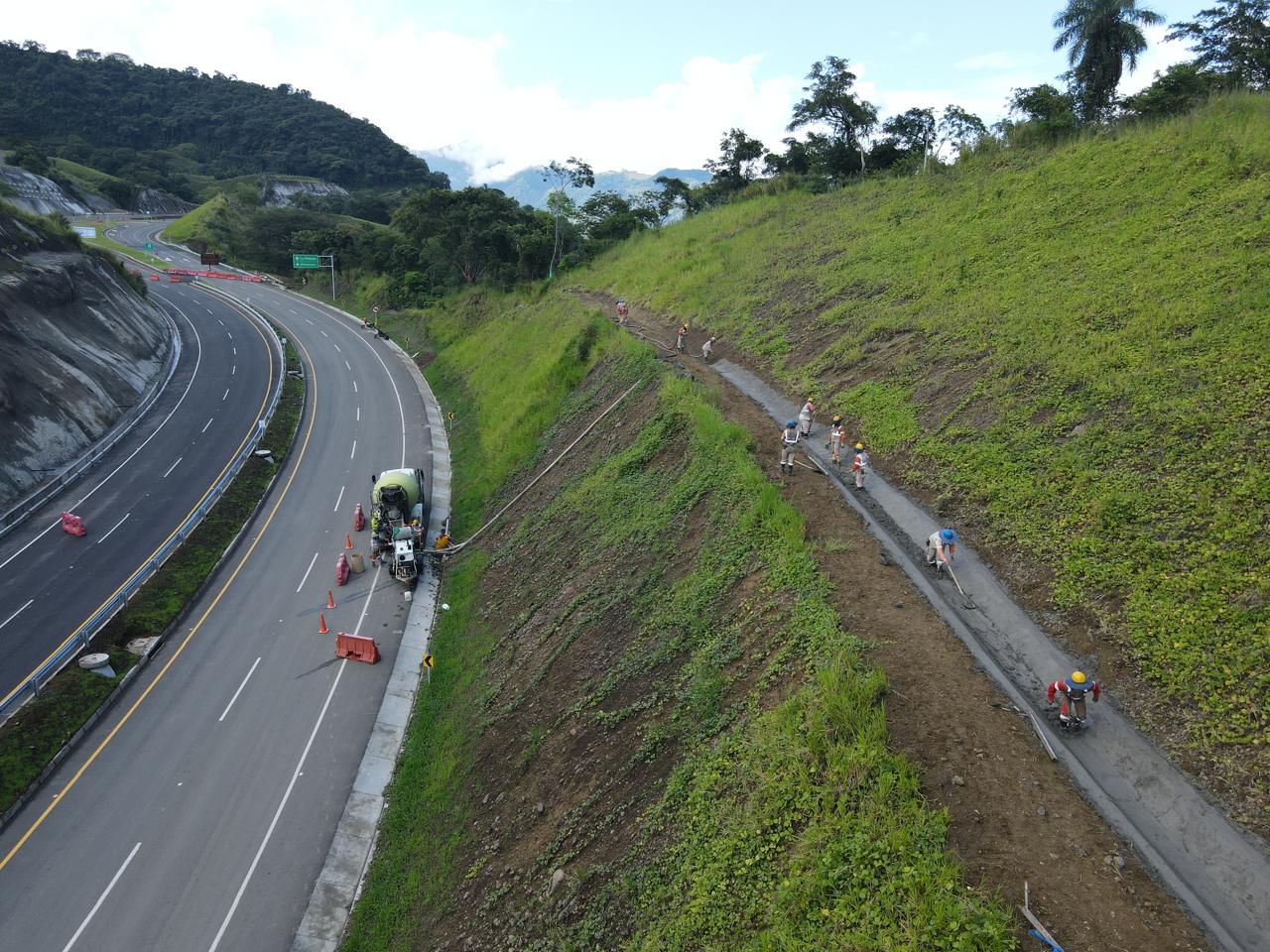 Más de 6.500 personas y un gran despliegue tecnológico disponen las concesiones viales para atender movilización vehicular de colombianos en Semana Santa Más de 6.500 personas y un gran despliegue tecnológico disponen las concesiones viales para atender movilización vehicular de colombianos en Semana Santa