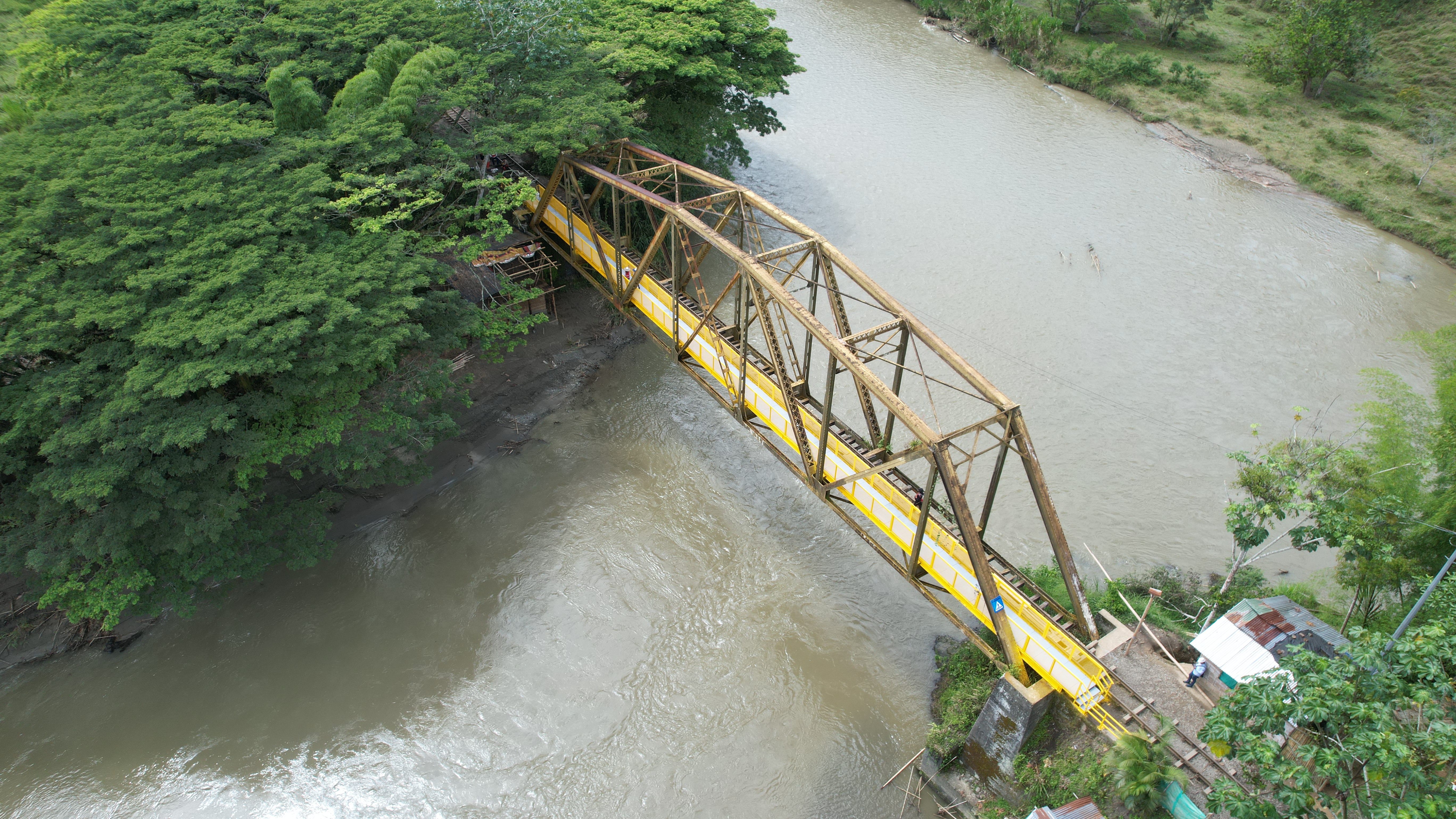 Lista la adecuación del puente férreo sobre el Río La Vieja para paso peatonal Lista la adecuación del puente férreo sobre el Río La Vieja para paso peatonal