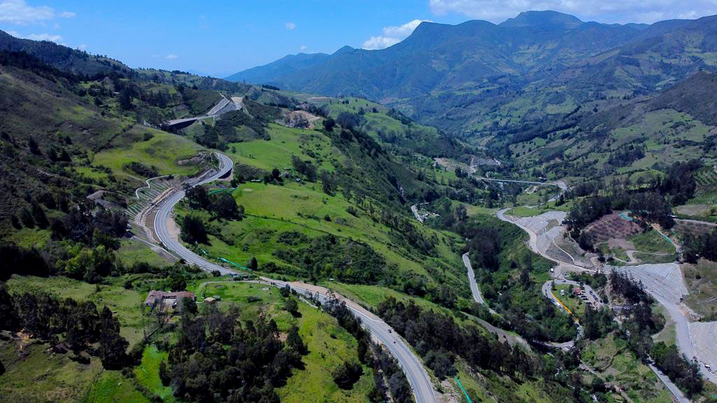 Gobierno pone en funcionamiento 7,2 km de segunda calzada en el proyecto 4G Pamplona-Cúcuta: incluye tres viaductos Gobierno pone en funcionamiento 7,2 km de segunda calzada en el proyecto 4G Pamplona-Cúcuta: incluye tres viaductos
