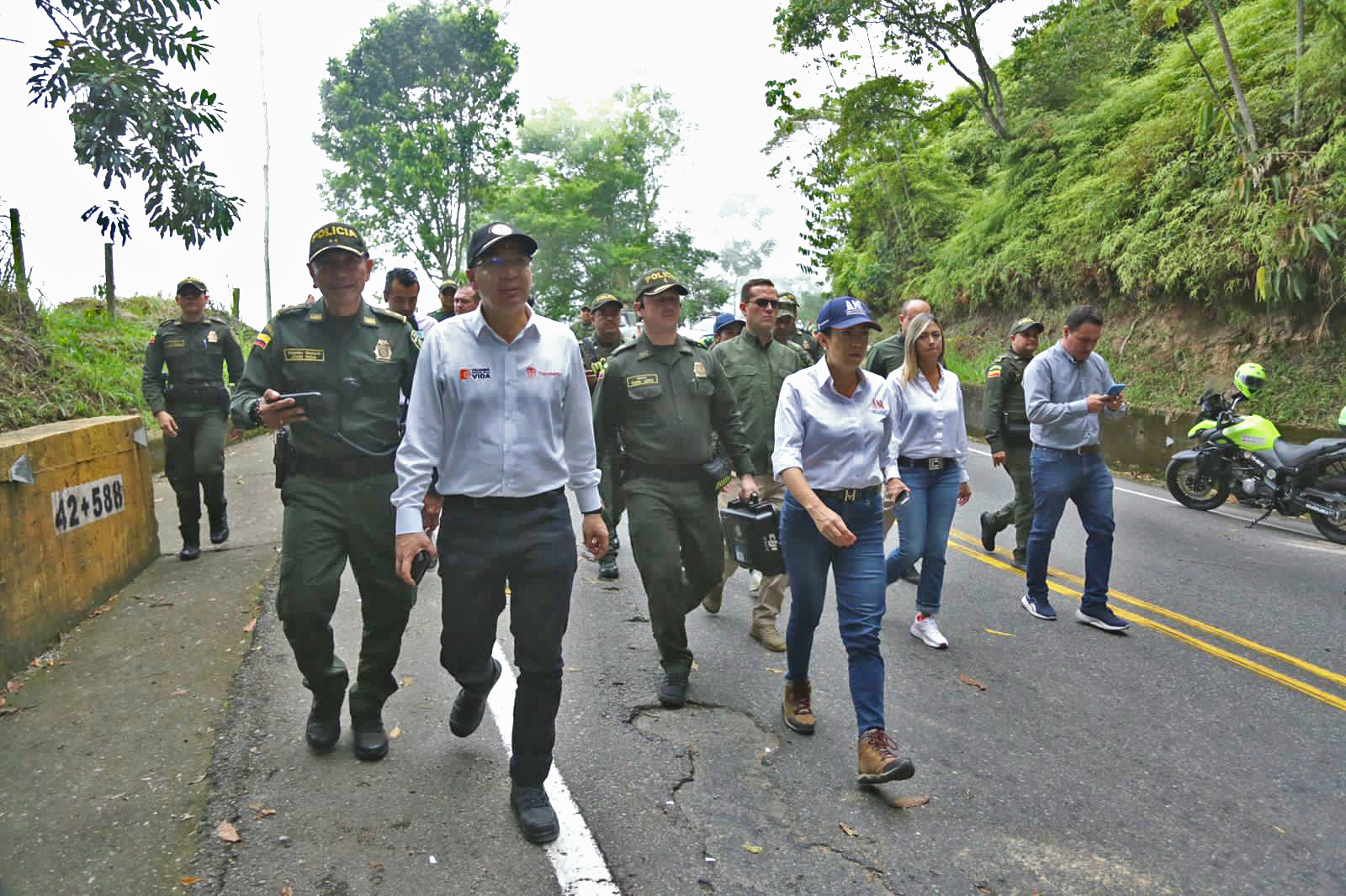 Ministerio de Transporte evalúa medidas para restablecer movilidad por el corredor vial Bucaramanga-Barrancabermeja- Yondó Ministerio de Transporte evalúa medidas para restablecer movilidad por el corredor vial Bucaramanga-Barrancabermeja- Yondó