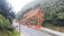 Se adelantan labores para habilitar vía Medellín - Bogotá tras derrumbe Se adelantan labores para habilitar vía Medellín - Bogotá tras derrumbe