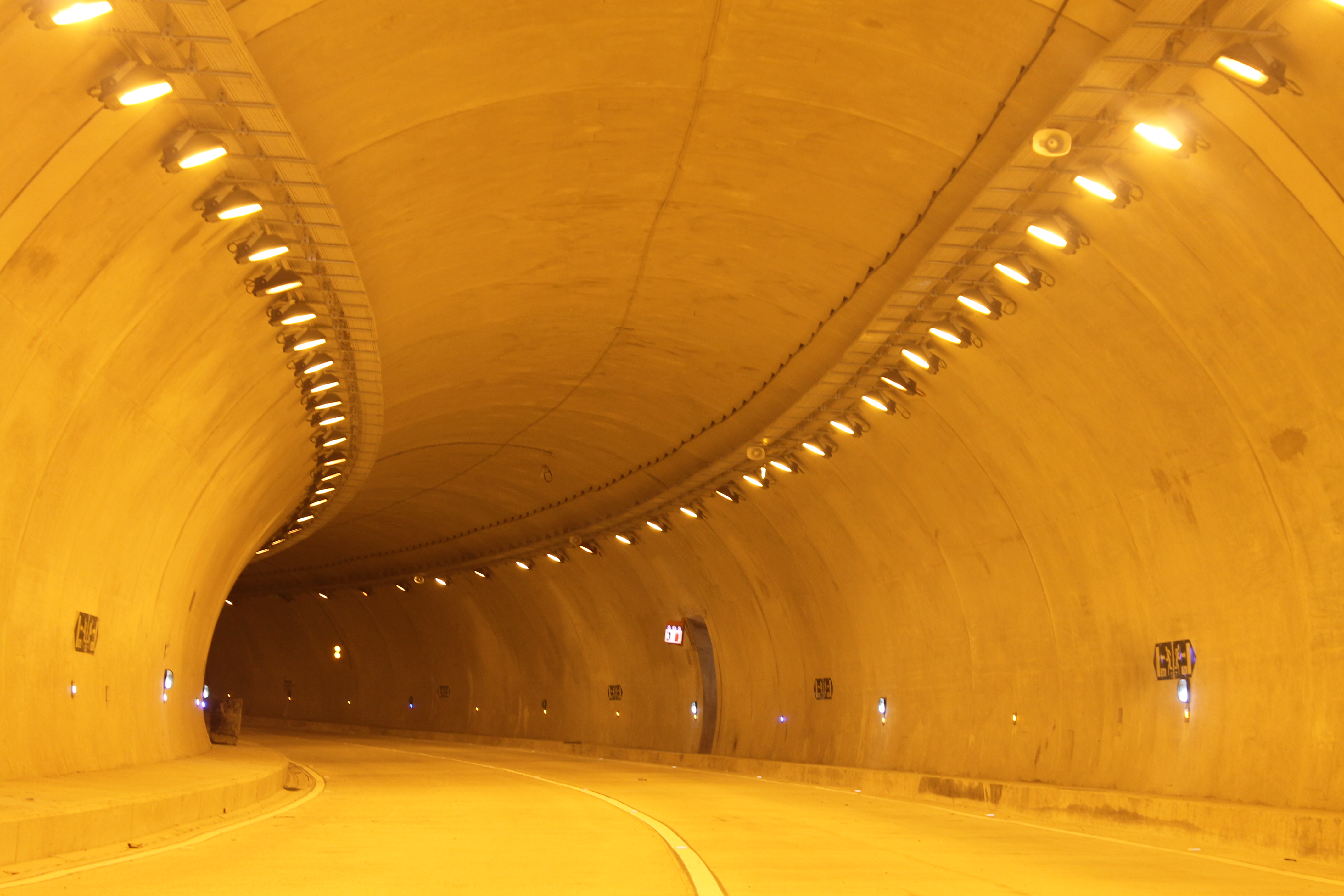 Por mantenimiento, habrá cierres nocturnos en los túneles de la vía Bogotá-Villavicencio Por mantenimiento, habrá cierres nocturnos en los túneles de la vía Bogotá-Villavicencio