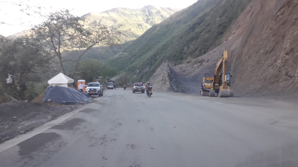 Recuperada la vía que comunica a Medellín con el Urabá, en menos de 16 horas Recuperada la vía que comunica a Medellín con el Urabá, en menos de 16 horas