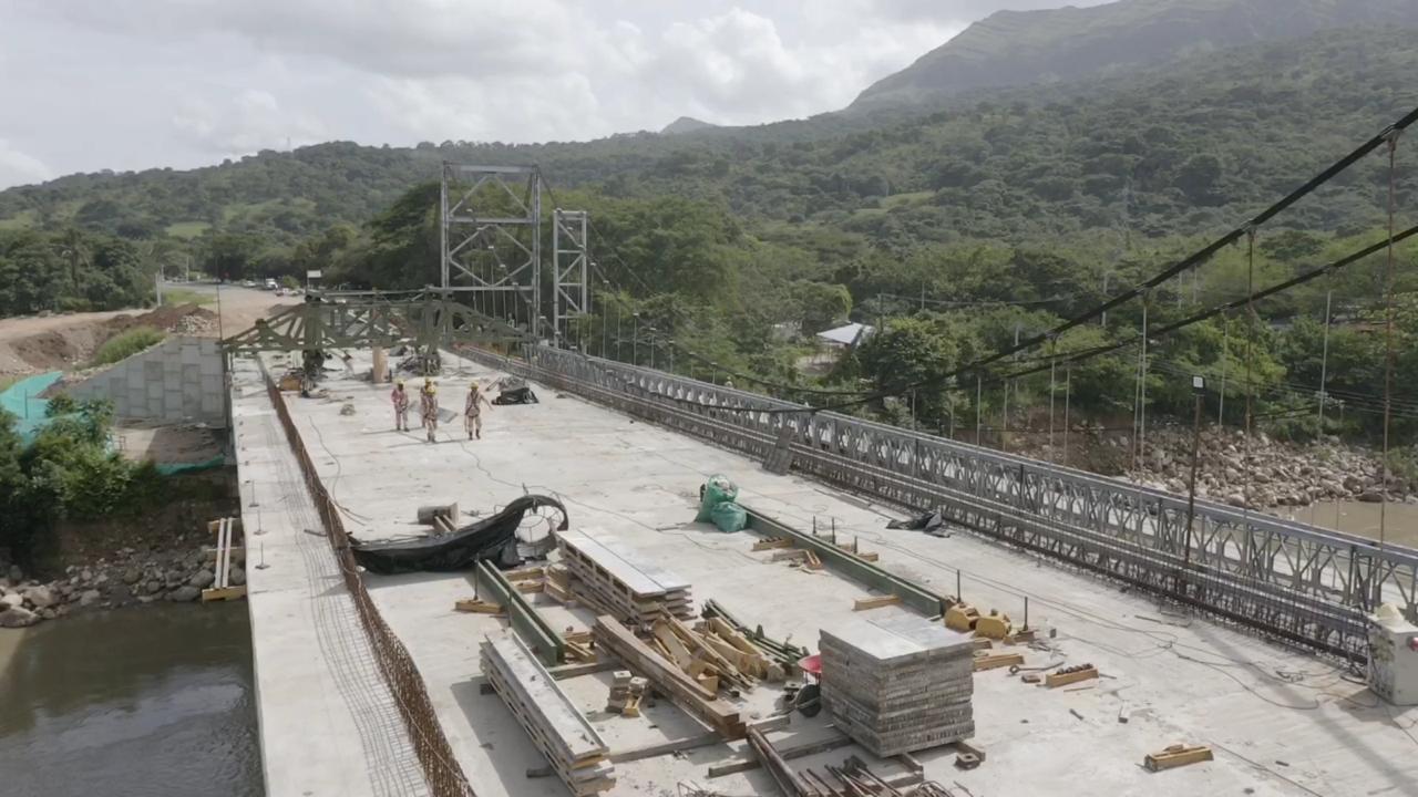 Puente Chárte, en Yopal, logró la unión de sus dos extremos, gracias a la fundición de la dovela final Puente Chárte, en Yopal, logró la unión de sus dos extremos, gracias a la fundición de la dovela final