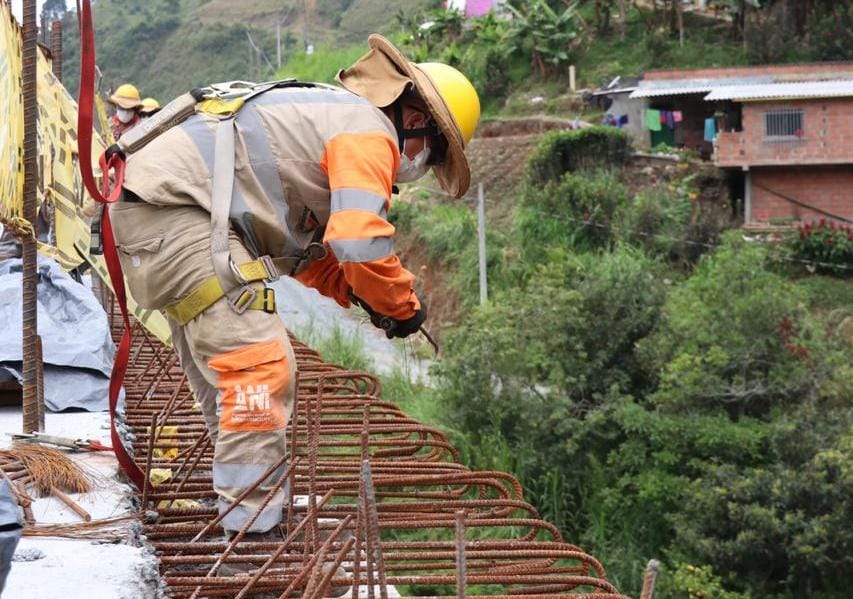 Con obras de infraestructura, el Gobierno Nacional sigue jalonando el empleo y la economía en las regiones Con obras de infraestructura, el Gobierno Nacional sigue jalonando el empleo y la economía en las regiones