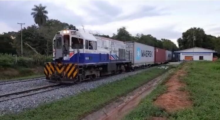 Gobierno Nacional marca hito en transporte férreo al movilizar simultáneamente 1.305 toneladas de carga Gobierno Nacional marca hito en transporte férreo al movilizar simultáneamente 1.305 toneladas de carga