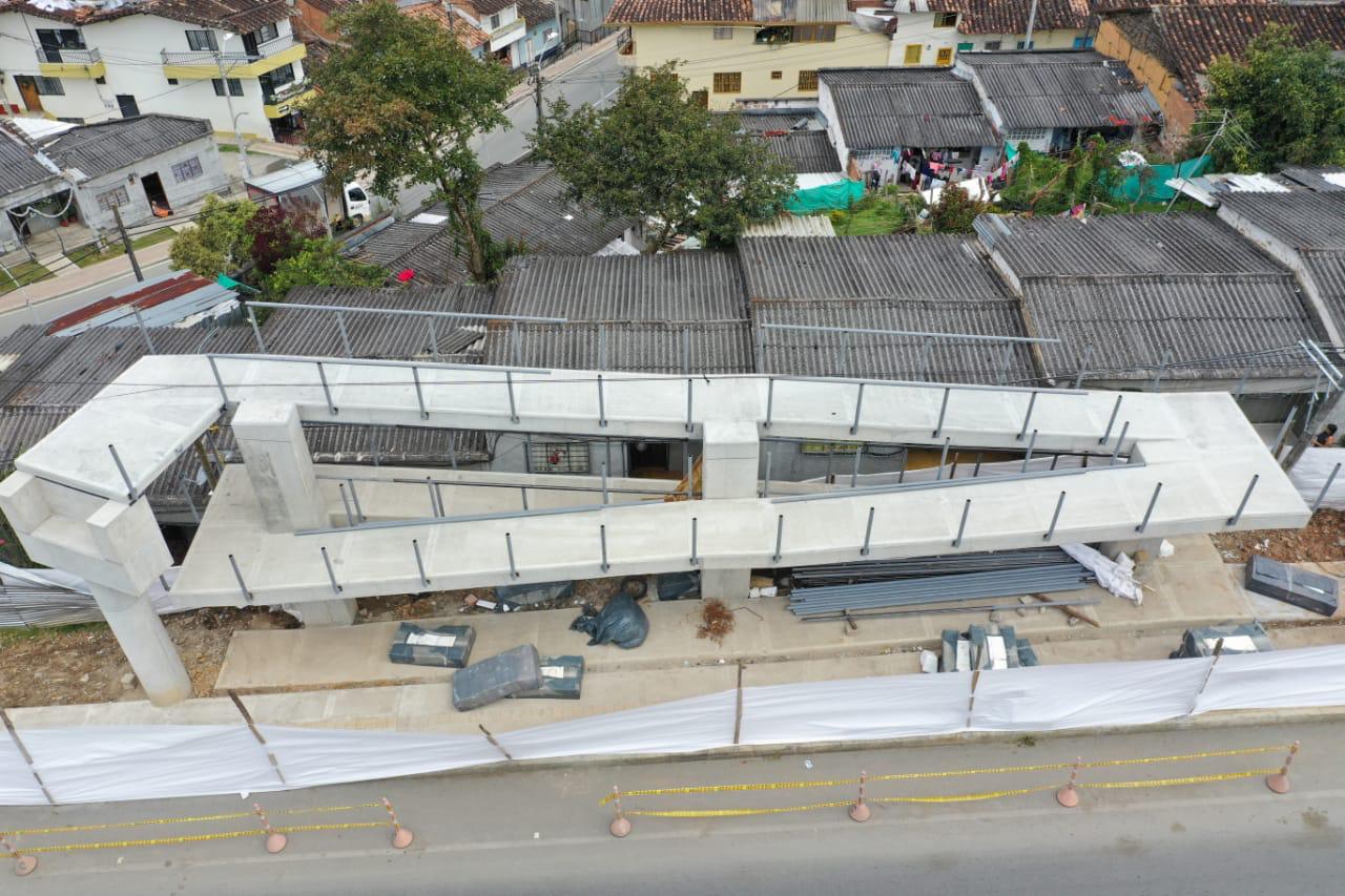 Nuevo puente peatonal en la autopista Medellín-Bogotá beneficiará a 5.000 habitantes de El Santuario, Antioquia Nuevo puente peatonal en la autopista Medellín-Bogotá beneficiará a 5.000 habitantes de El Santuario, Antioquia