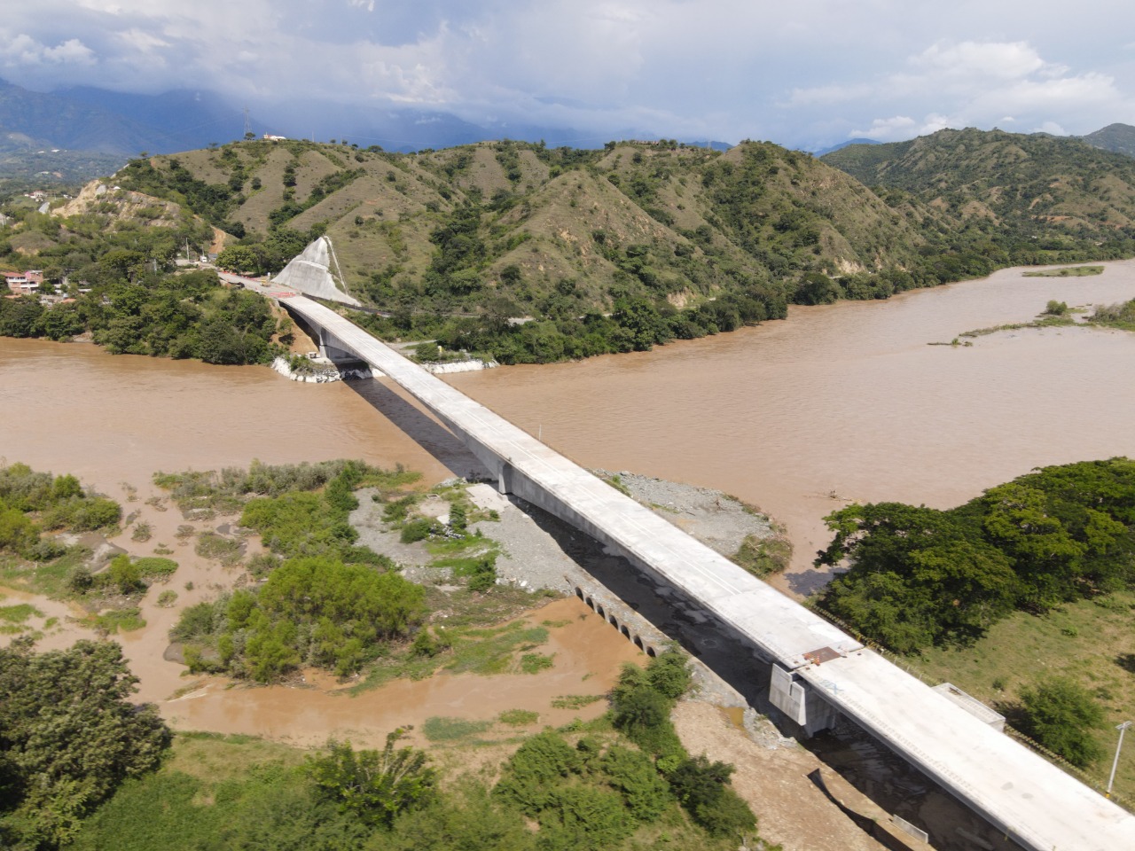 EL PUENTE SOBRE EL RÍO CAUCA, DEL PROYECTO AUTOPISTA AL MAR 1 REGISTRA UNA EJECUCIÓN DEL 81% EL PUENTE SOBRE EL RÍO CAUCA, DEL PROYECTO AUTOPISTA AL MAR 1 REGISTRA UNA EJECUCIÓN DEL 81%