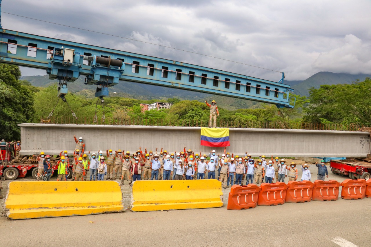 Mar 1 logró un nuevo hito al izar la última viga en los 44 puentes que se construyen en el occidente antioqueño bajo la tecnología de Lanzavigas: proceso único en Colombia Mar 1 logró un nuevo hito al izar la última viga en los 44 puentes que se construyen en el occidente antioqueño bajo la tecnología de Lanzavigas: proceso único en Colombia