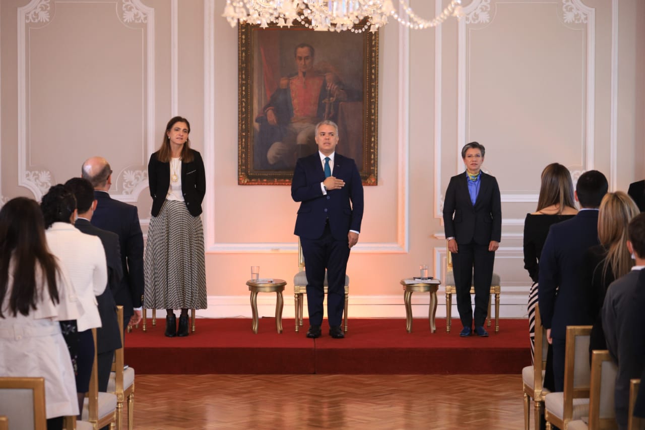 GOBIERNO NACIONAL REALIZA LAS FIRMAS DEL CONTRATO ACCESOS NORTE 2 Y DEL ACTA DE INICIO DE ALO SUR, OBRAS QUE SUMAN INVERSIONES POR TRES BILLONES DE PESOS GOBIERNO NACIONAL REALIZA LAS FIRMAS DEL CONTRATO ACCESOS NORTE 2 Y DEL ACTA DE INICIO DE ALO SUR, OBRAS QUE SUMAN INVERSIONES POR TRES BILLONES DE PESOS