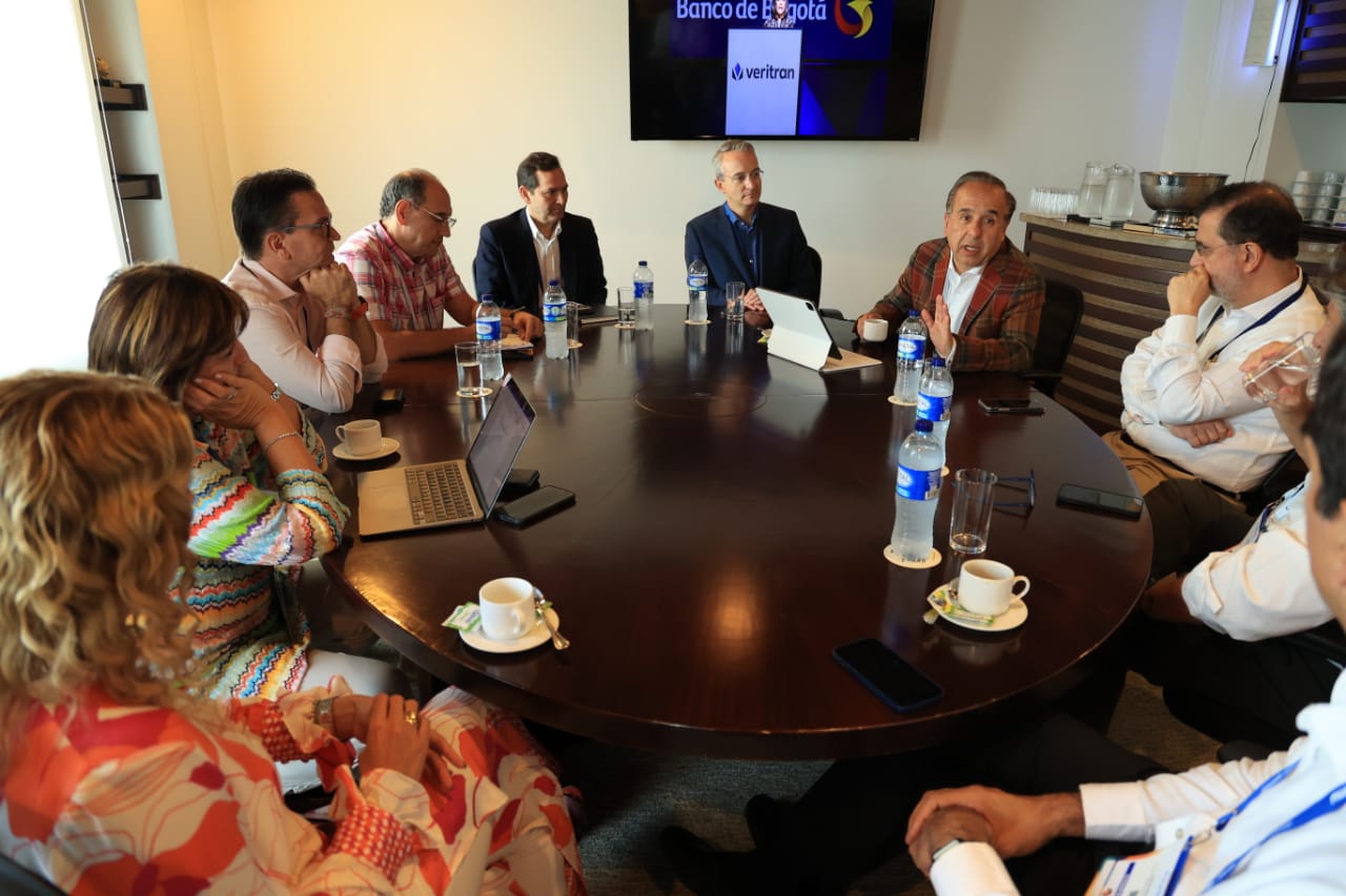 Ministro de Transporte da confianza al sector financiero del país y presentó decálogo que marca la ruta de la infraestructura en este Gobierno, durante Convención de Asobancaria Ministro de Transporte da confianza al sector financiero del país y presentó decálogo que marca la ruta de la infraestructura en este Gobierno, durante Convención de Asobancaria