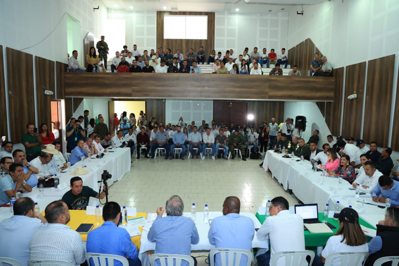 El Ministerio de Transporte dialogó con la comunidad, las autoridades y los gremios de Nariño y Cauca para escuchar sus preocupaciones y buscar soluciones conjuntas El Ministerio de Transporte dialogó con la comunidad, las autoridades y los gremios de Nariño y Cauca para escuchar sus preocupaciones y buscar soluciones conjuntas
