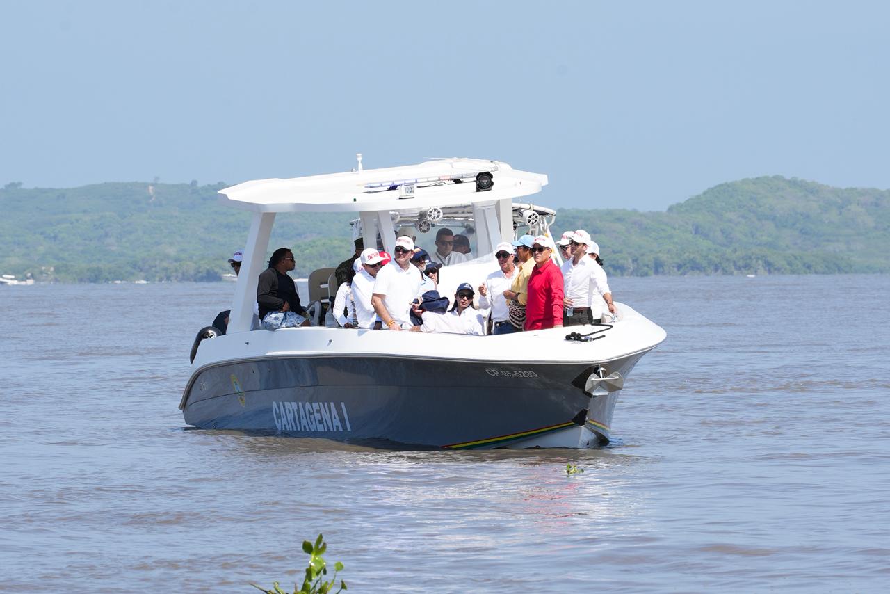 Autoridades de los dptos. de Sucre, Bolívar y Atlántico visitan la operación del Canal del Dique Autoridades de los dptos. de Sucre, Bolívar y Atlántico visitan la operación del Canal del Dique
