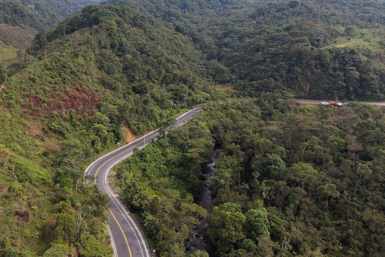 Viajeros disfrutarán en Semana Santa de moderna vía: finalizan las obras de rehabilitación de 61 km entre Pitalito y San Juan de Villalobos, en el proyecto Santana – Mocoa – Neiva Viajeros disfrutarán en Semana Santa de moderna vía: finalizan las obras de rehabilitación de 61 km entre Pitalito y San Juan de Villalobos, en el proyecto Santana – Mocoa – Neiva